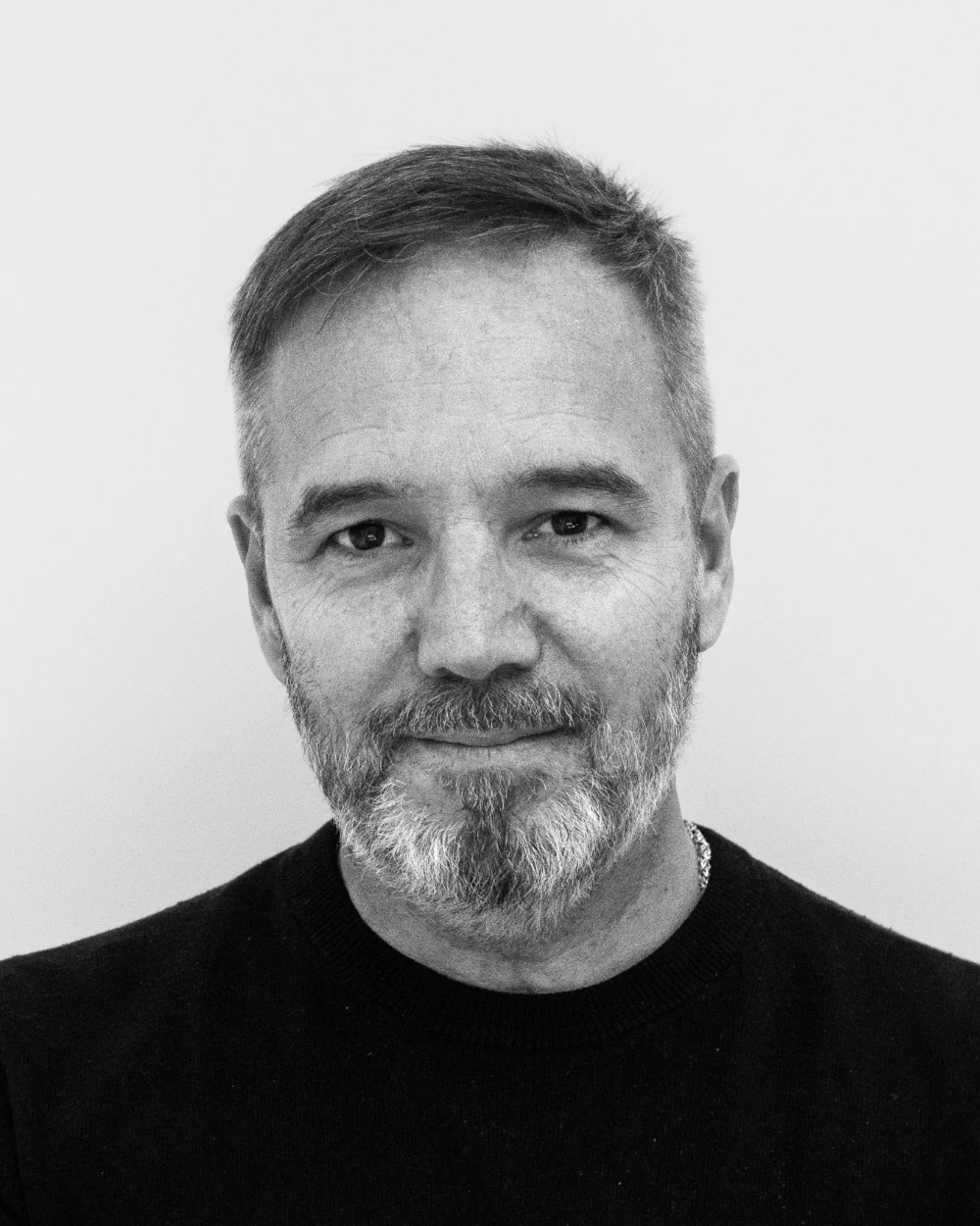 Retrato de Chris D'Annunzio, diseñador gráfico de OVIO Studio