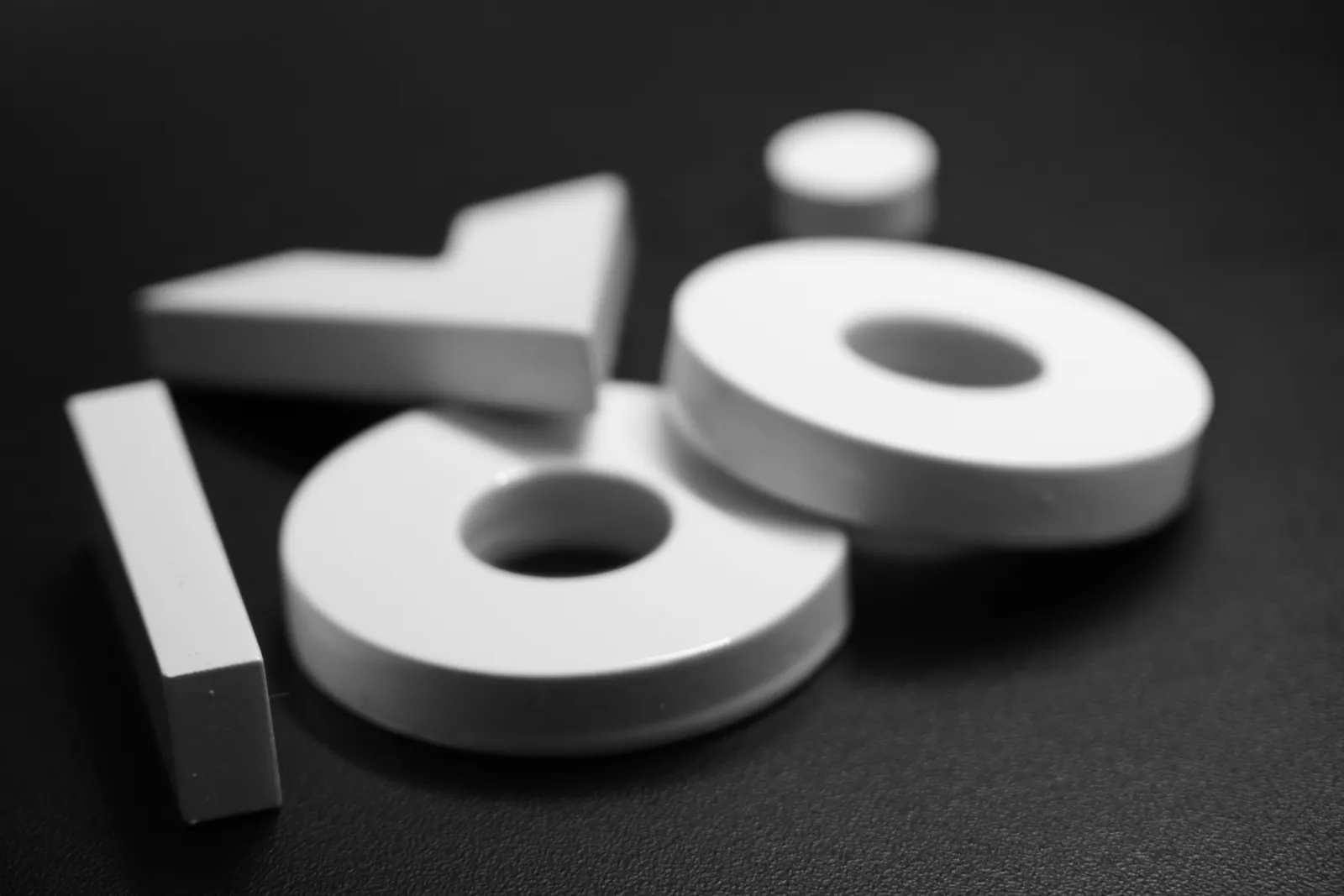 Letras corpóreas del logotipo de OVIO